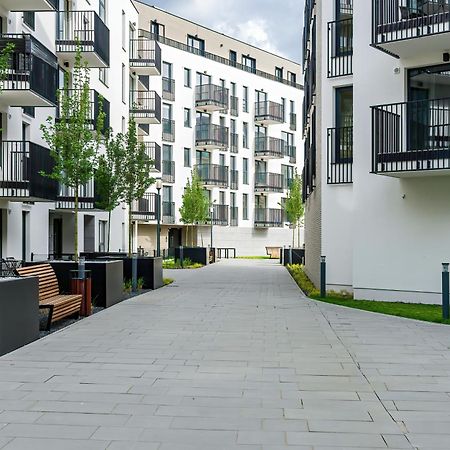 Stylish & Comfy Garbary Apartments With Parking By Noclegi Renters Poznań Extérieur photo