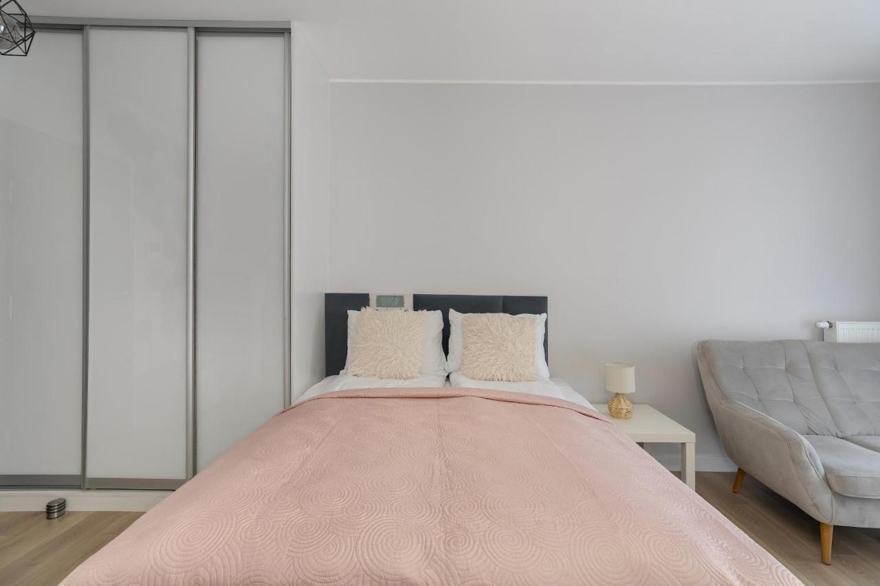 Stylish & Comfy Garbary Apartments With Parking By Noclegi Renters Poznań Extérieur photo