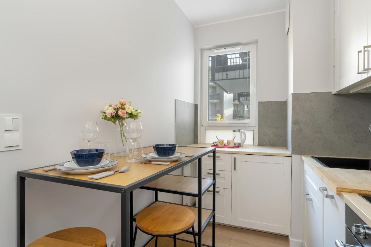Stylish & Comfy Garbary Apartments With Parking By Noclegi Renters Poznań Extérieur photo