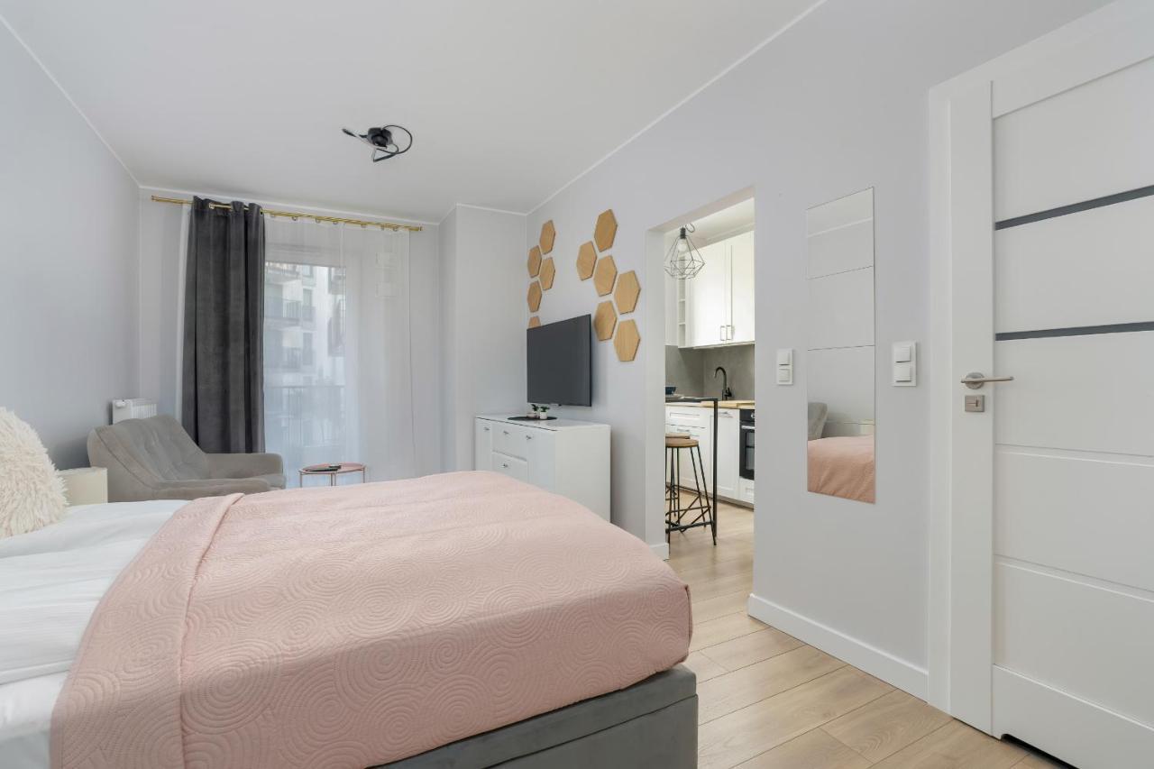 Stylish & Comfy Garbary Apartments With Parking By Noclegi Renters Poznań Extérieur photo