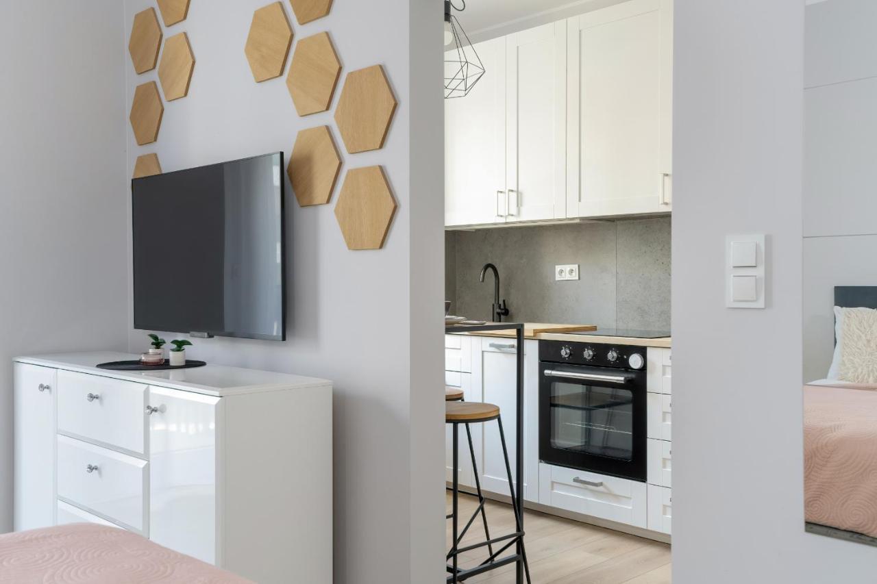 Stylish & Comfy Garbary Apartments With Parking By Noclegi Renters Poznań Extérieur photo