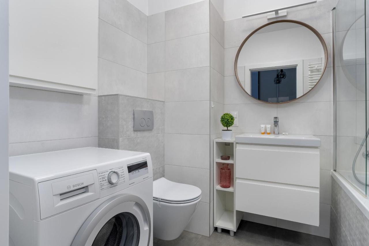 Stylish & Comfy Garbary Apartments With Parking By Noclegi Renters Poznań Extérieur photo