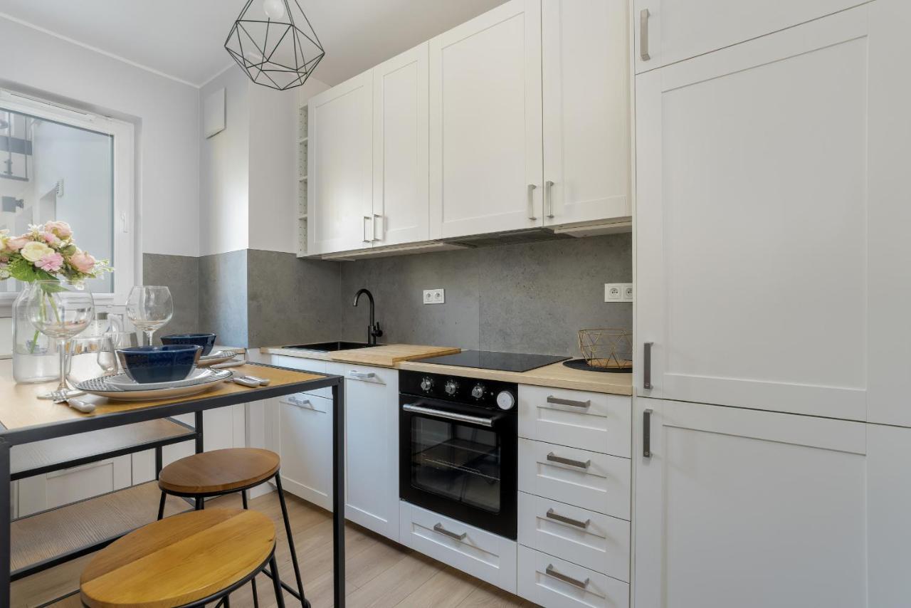 Stylish & Comfy Garbary Apartments With Parking By Noclegi Renters Poznań Extérieur photo