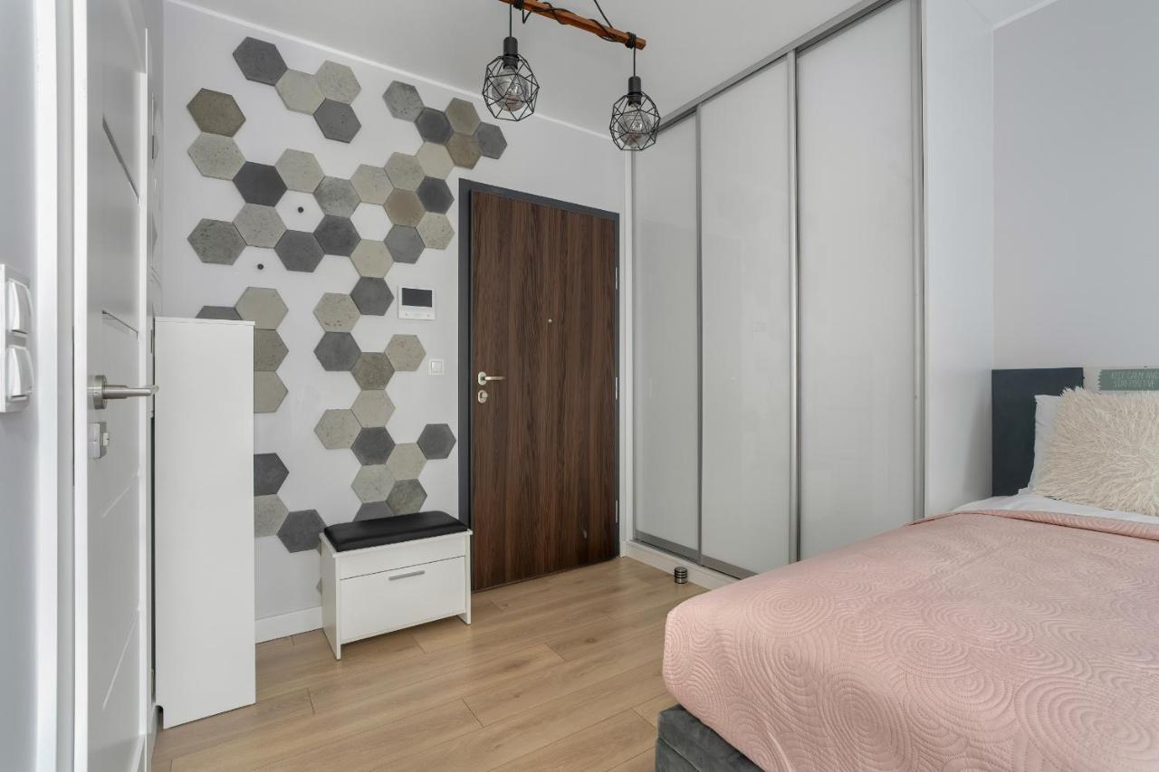 Stylish & Comfy Garbary Apartments With Parking By Noclegi Renters Poznań Extérieur photo