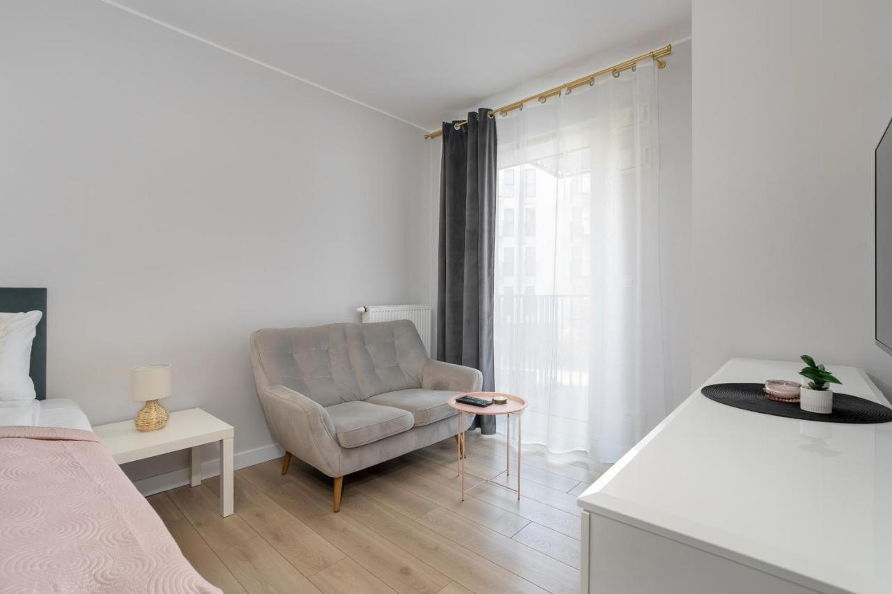 Stylish & Comfy Garbary Apartments With Parking By Noclegi Renters Poznań Extérieur photo