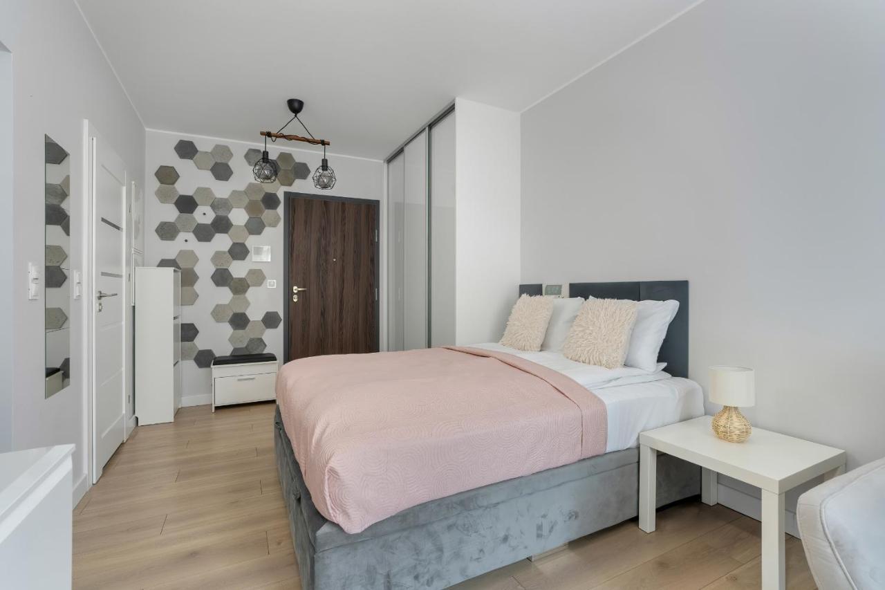 Stylish & Comfy Garbary Apartments With Parking By Noclegi Renters Poznań Extérieur photo