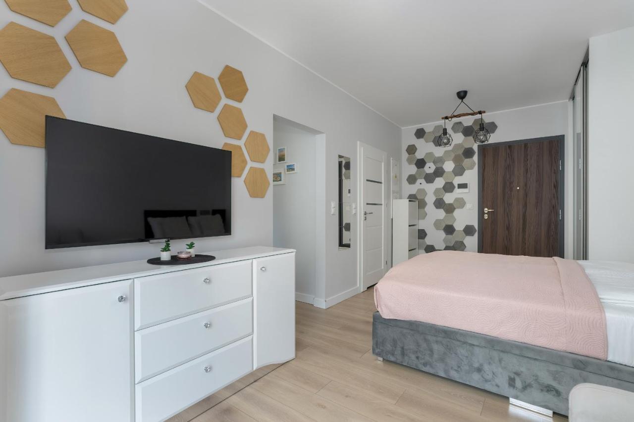 Stylish & Comfy Garbary Apartments With Parking By Noclegi Renters Poznań Extérieur photo