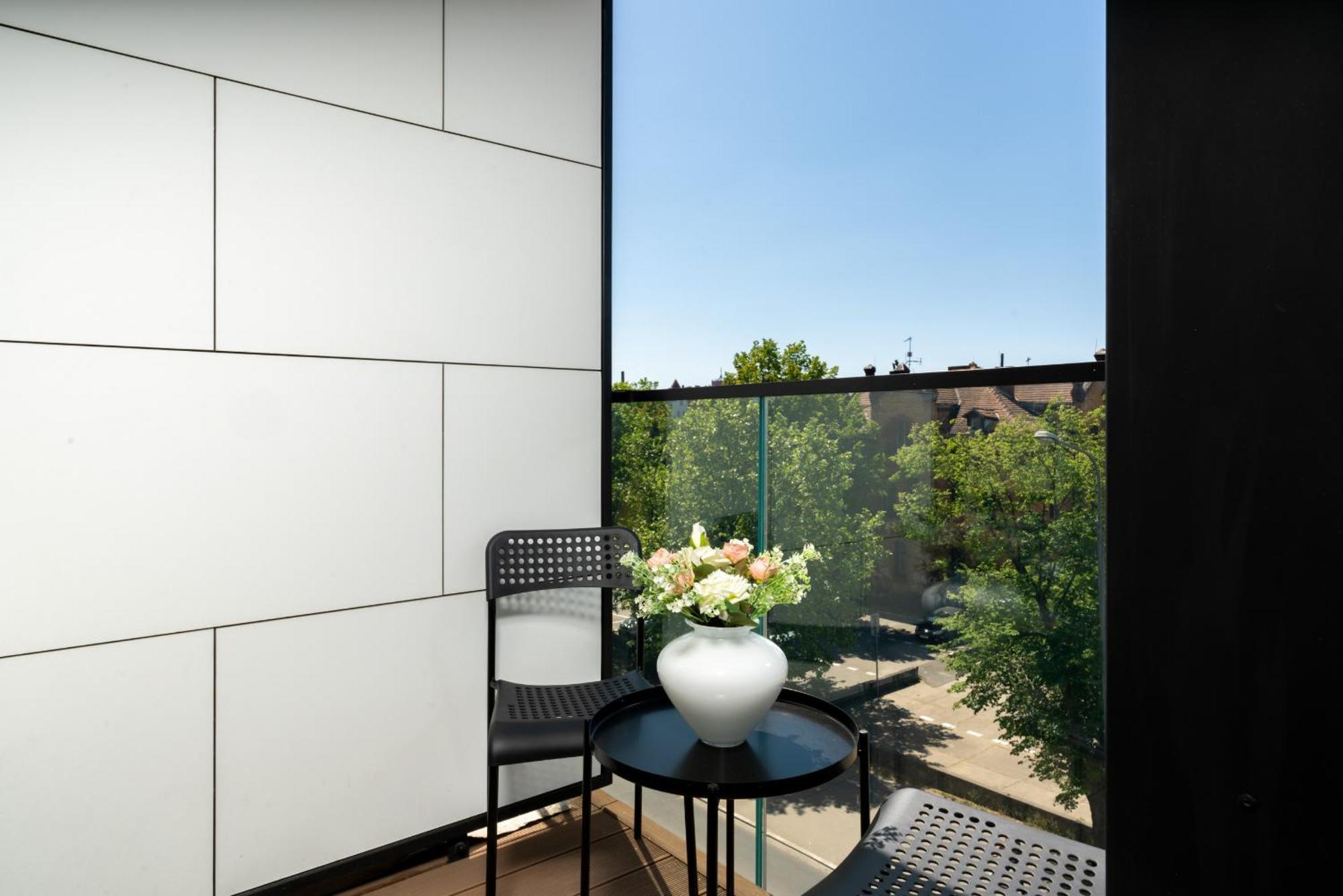 Stylish & Comfy Garbary Apartments With Parking By Noclegi Renters Poznań Extérieur photo