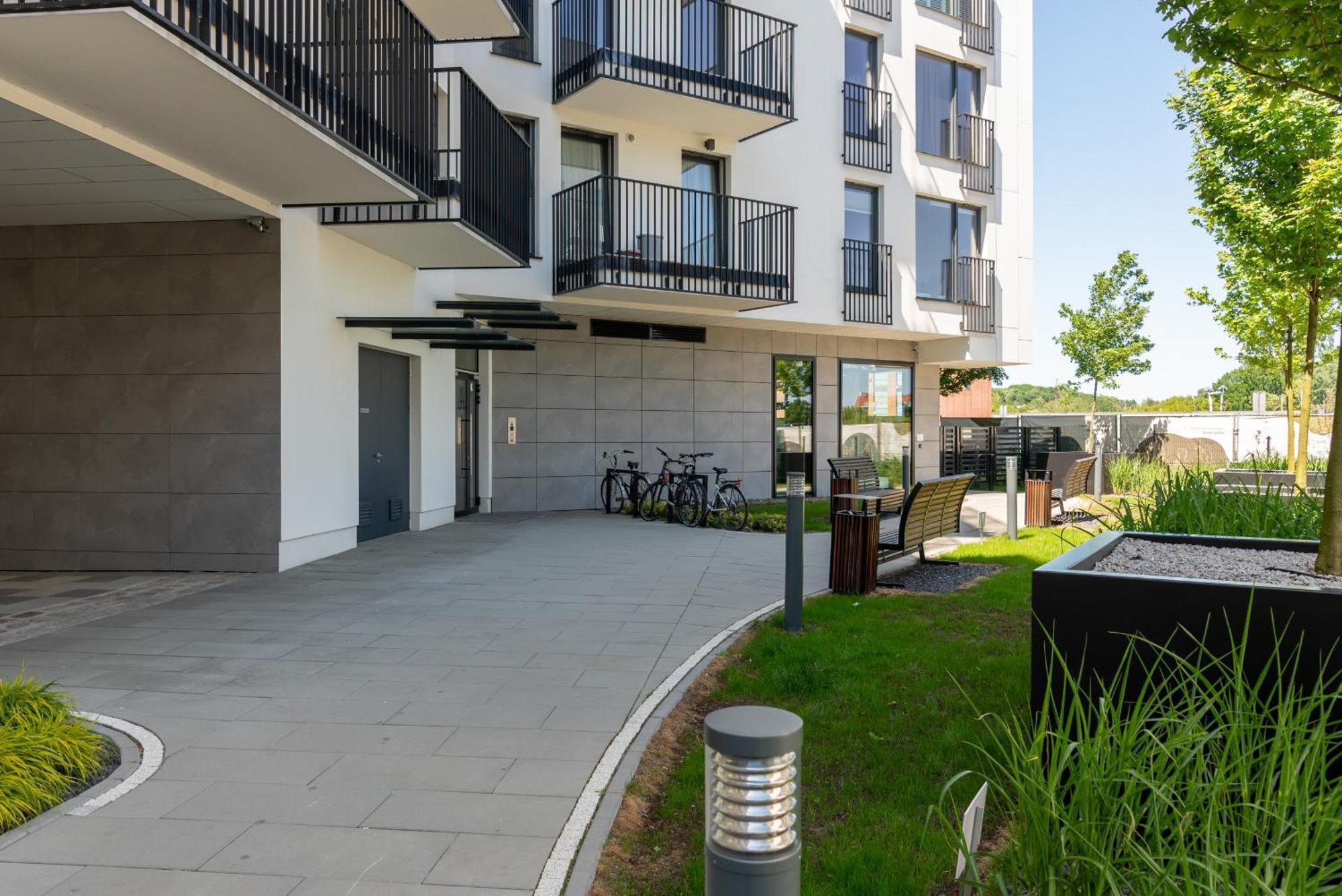 Stylish & Comfy Garbary Apartments With Parking By Noclegi Renters Poznań Extérieur photo