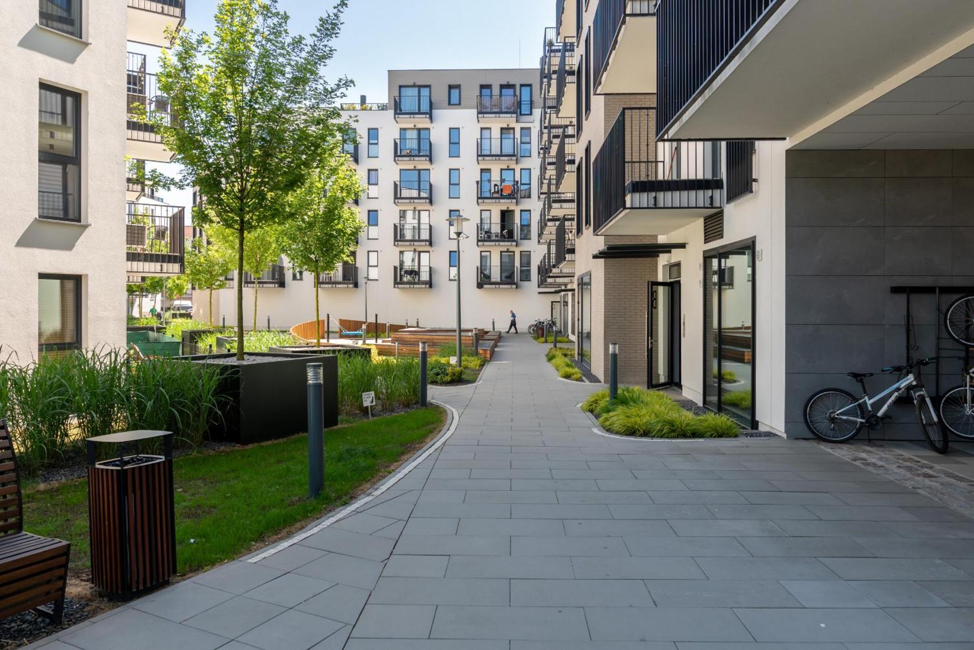Stylish & Comfy Garbary Apartments With Parking By Noclegi Renters Poznań Extérieur photo