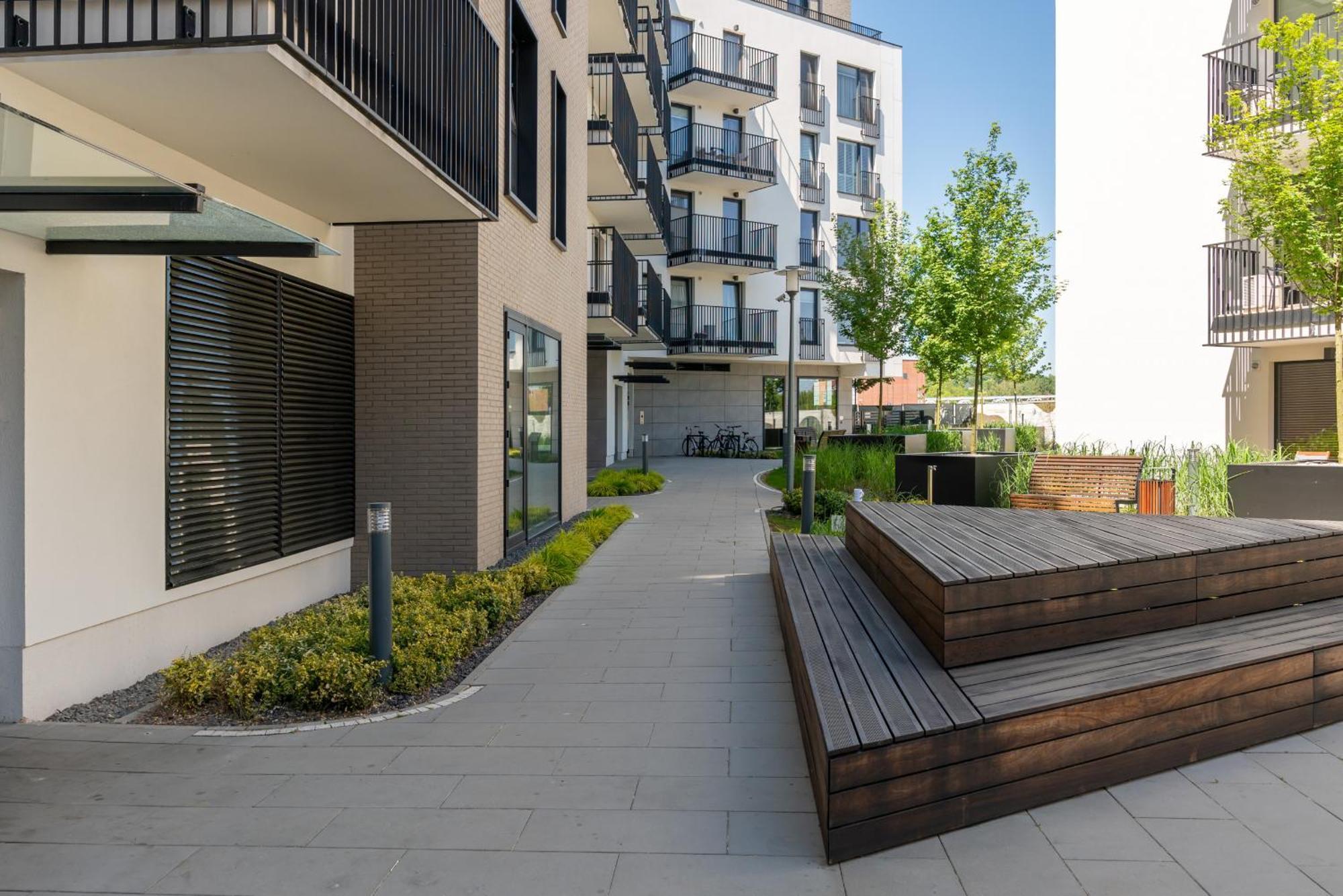 Stylish & Comfy Garbary Apartments With Parking By Noclegi Renters Poznań Extérieur photo