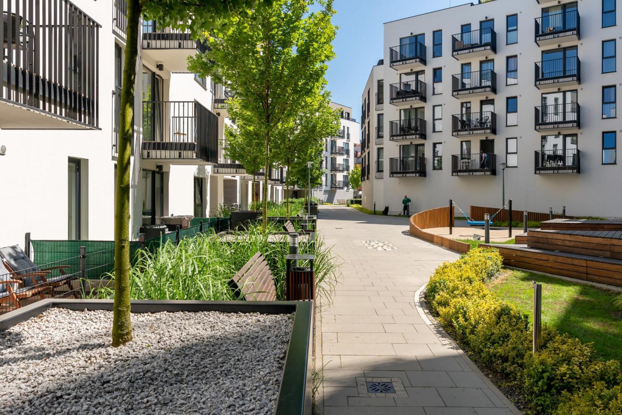 Stylish & Comfy Garbary Apartments With Parking By Noclegi Renters Poznań Extérieur photo