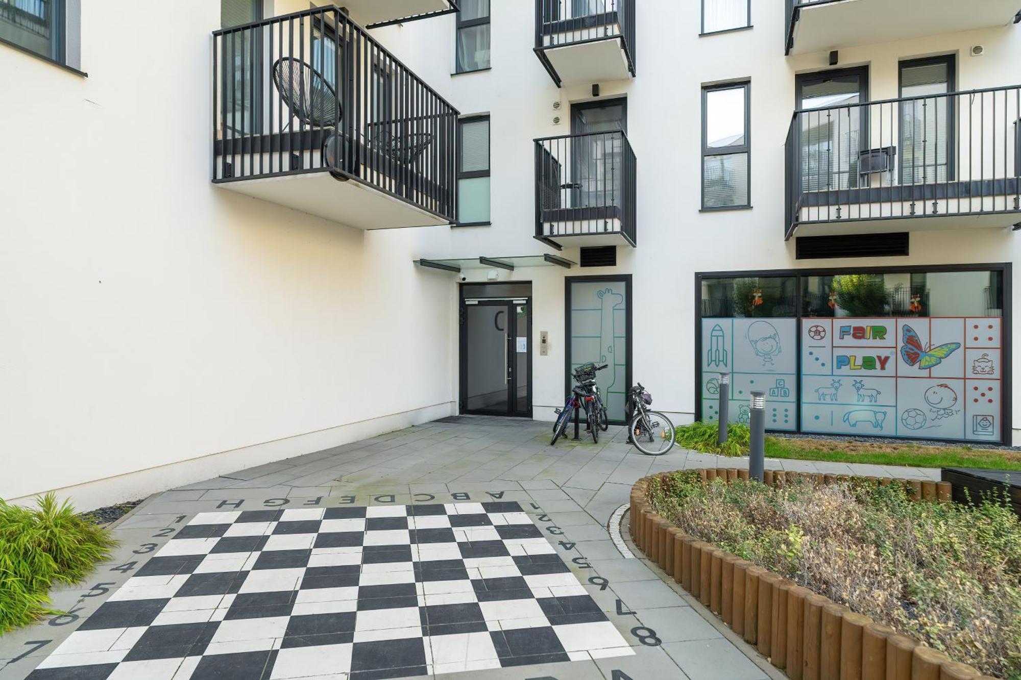 Stylish & Comfy Garbary Apartments With Parking By Noclegi Renters Poznań Extérieur photo