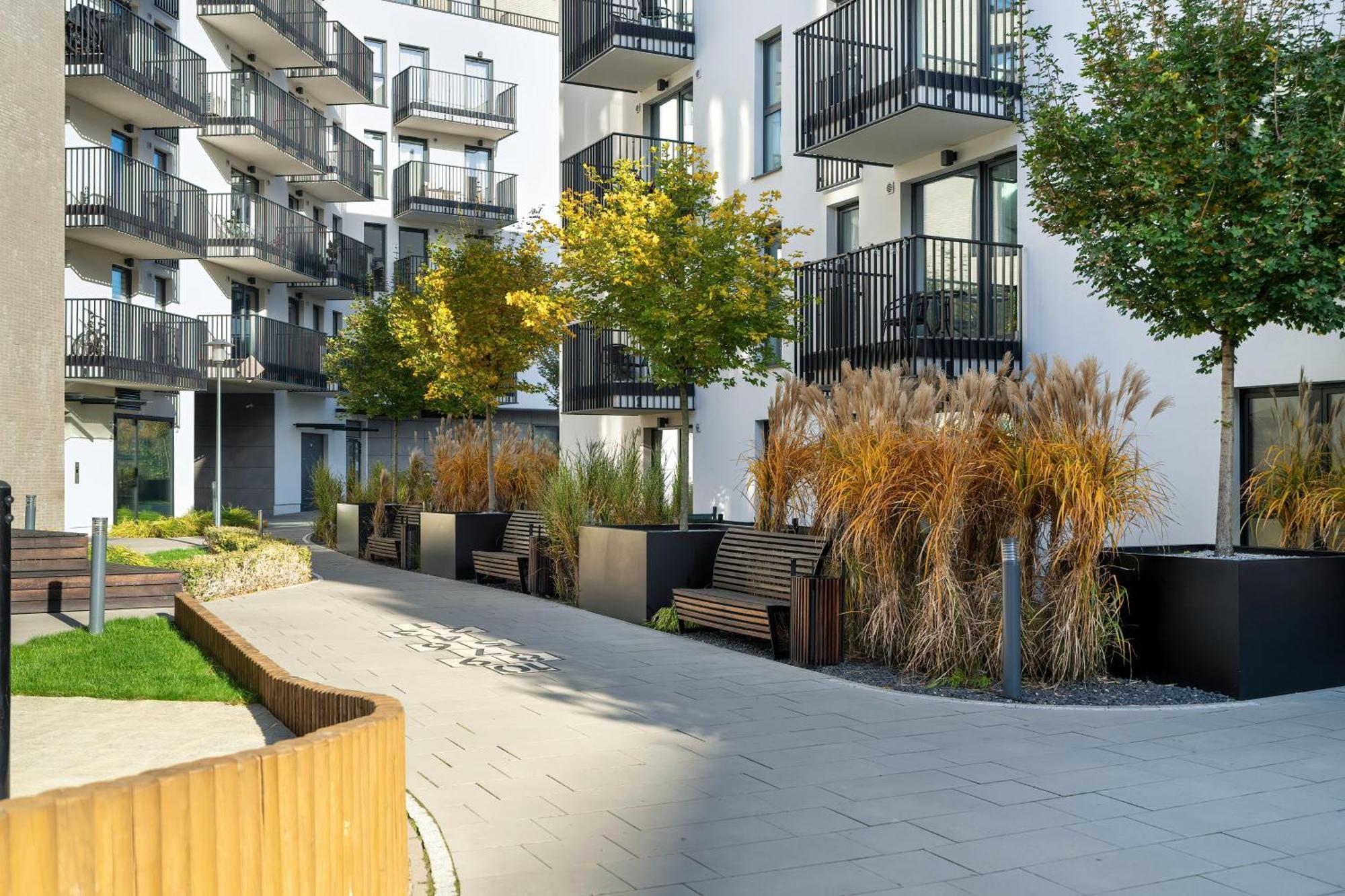 Stylish & Comfy Garbary Apartments With Parking By Noclegi Renters Poznań Extérieur photo